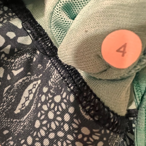 Lululemon Twist And Toil Bali Breeze Green Tank Top Size 4 - Picture 3 of 3
